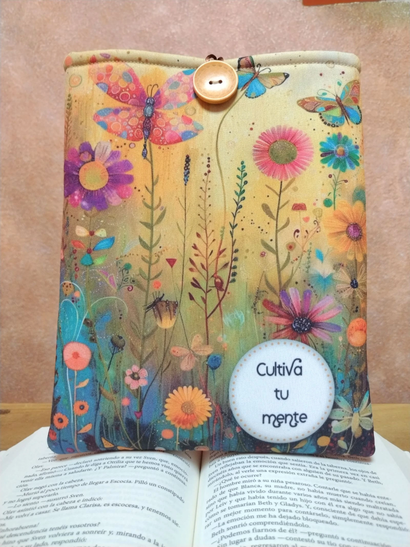 Funda acolchada para libros o tablets Flores de colores - Hecho a mano 
